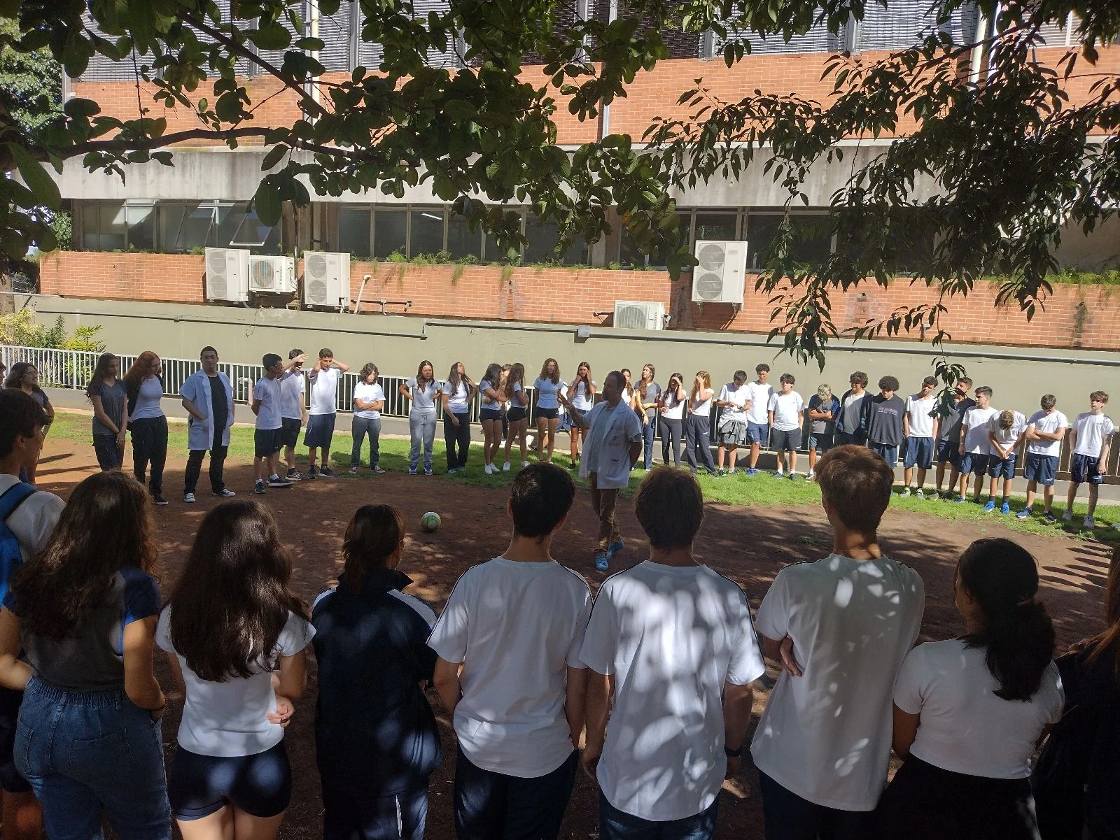 Estudantes em aula do Projeto de Vida do Colégio Pentágono
