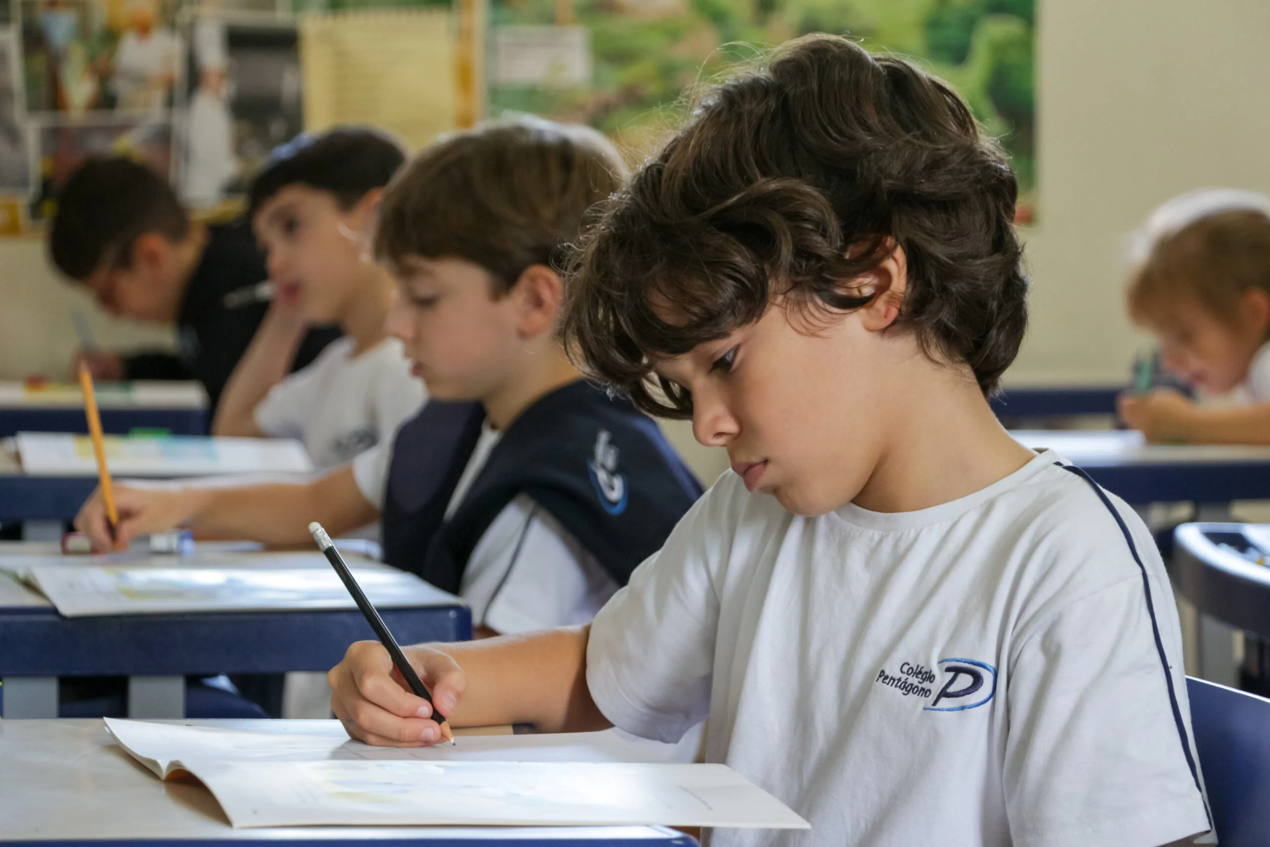 Estudantes do Colégio Pentágono fazem simulado do Exame Cambridge