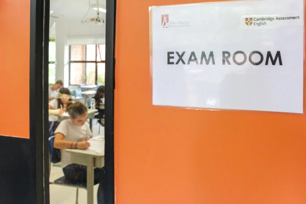 Exames Cambridge são realizados no Colégio Pentágono