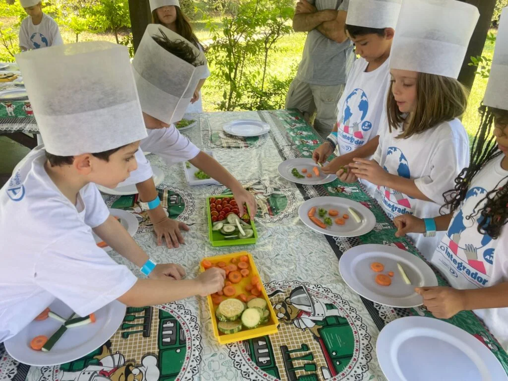 Para potencializar a consciência ecológica, os alunos do 2º ano do Colégio Pentágono visitaram a Fazenda Ituaú.
