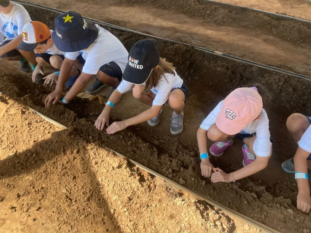 Para potencializar a consciência ecológica, os alunos do 2º ano do Colégio Pentágono visitaram a Fazenda Ituaú.