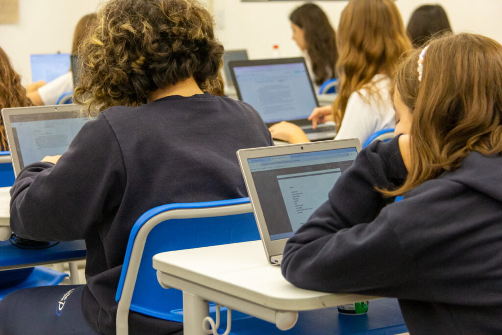 Colégio Pentágono realiza concurso de redação para impulsionar criatividade dos alunos