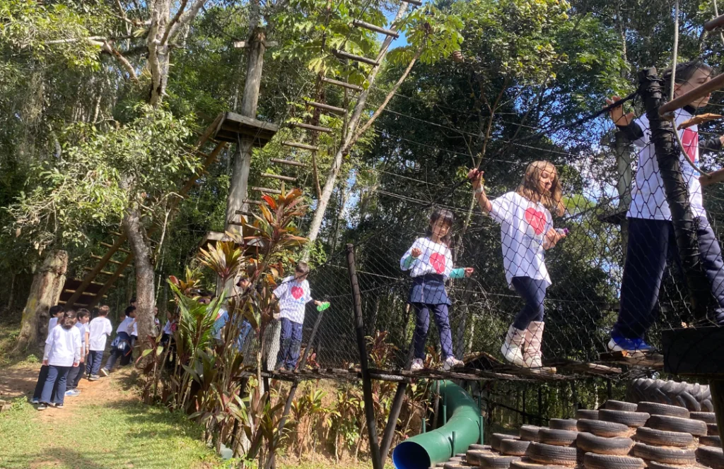 Imersão na natura em saída pedagógica para Toca da Raposa