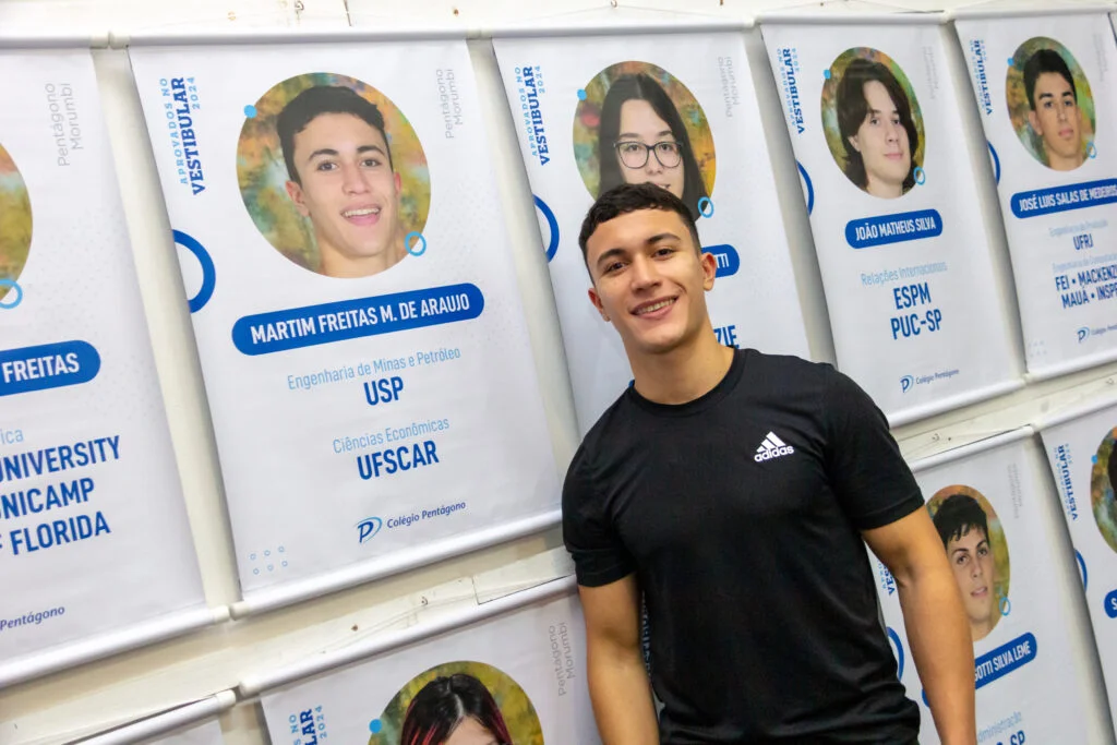 Ex-Alunos do Colégio Pentágono participam de evento sobre universidade e aprovações